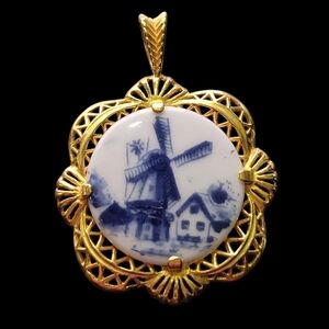 EUC Vintage Bareuther Porcelain Windmill Pendant Bavaria Germany Danbury Mint